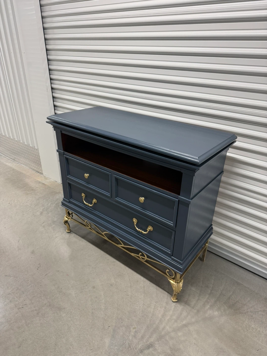 🚨Free Delivery NY/NJ Navy Blue Solid Wood TV Table - 3 Drawers - photo 2