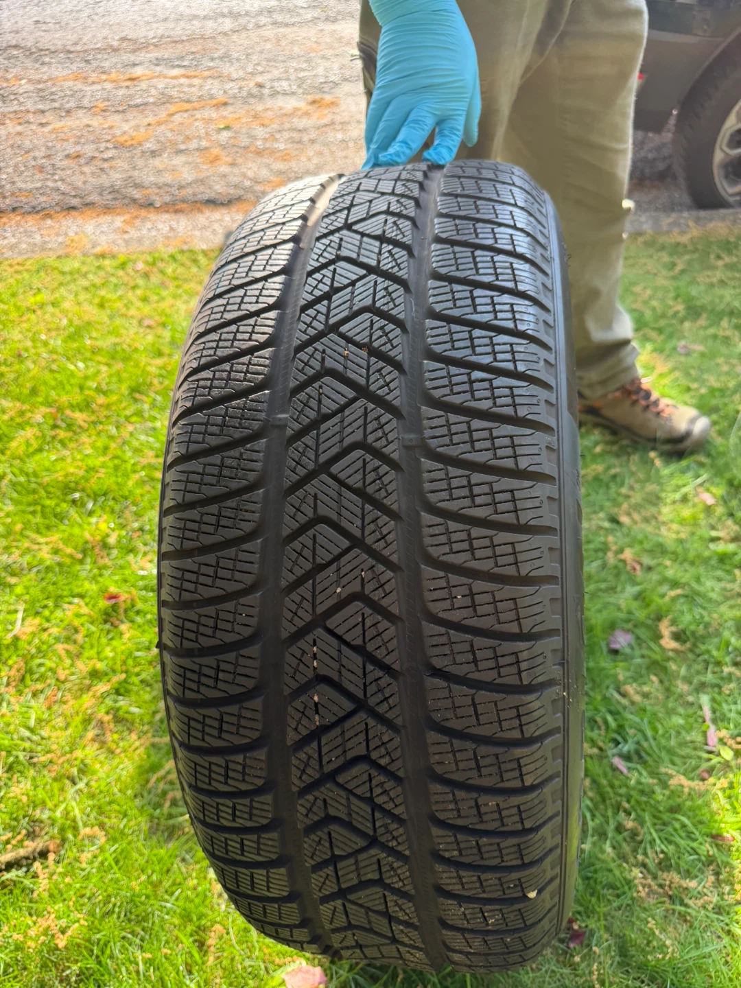 Set of 4 Pirelli Scorpion Winter Tires 255/50 R19 - photo 4