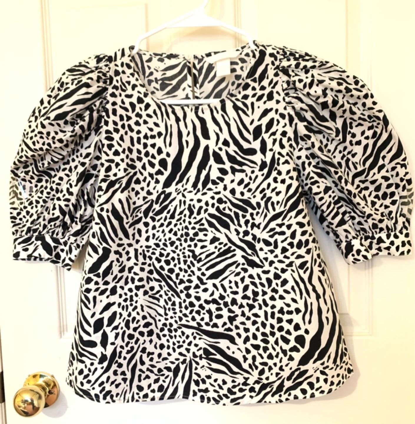 H&M Black and White Animal Print Puff Sleeve Top
