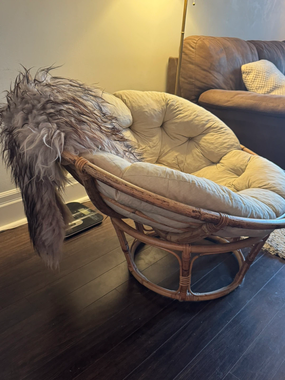 Papasan Chair with Cushion and Faux Fur Throw - photo 3