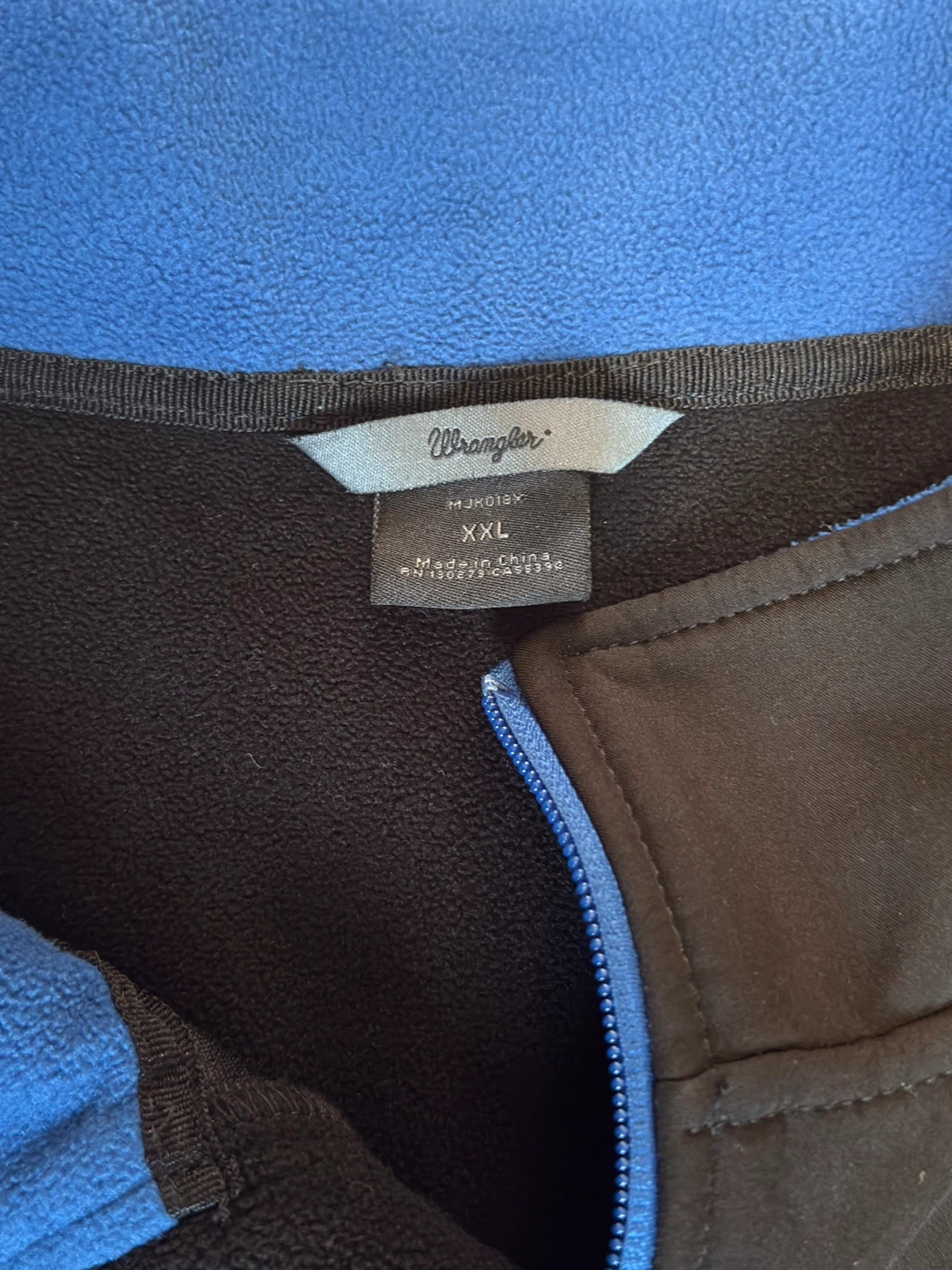Wrangler black and blue vest.  Size XXL - photo 2