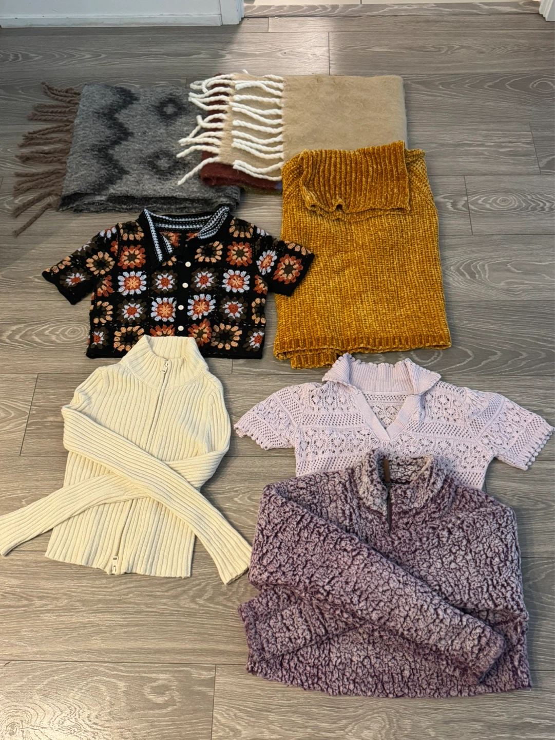 Lot of 5 Women's Sweaters and Cardigans - photo 2