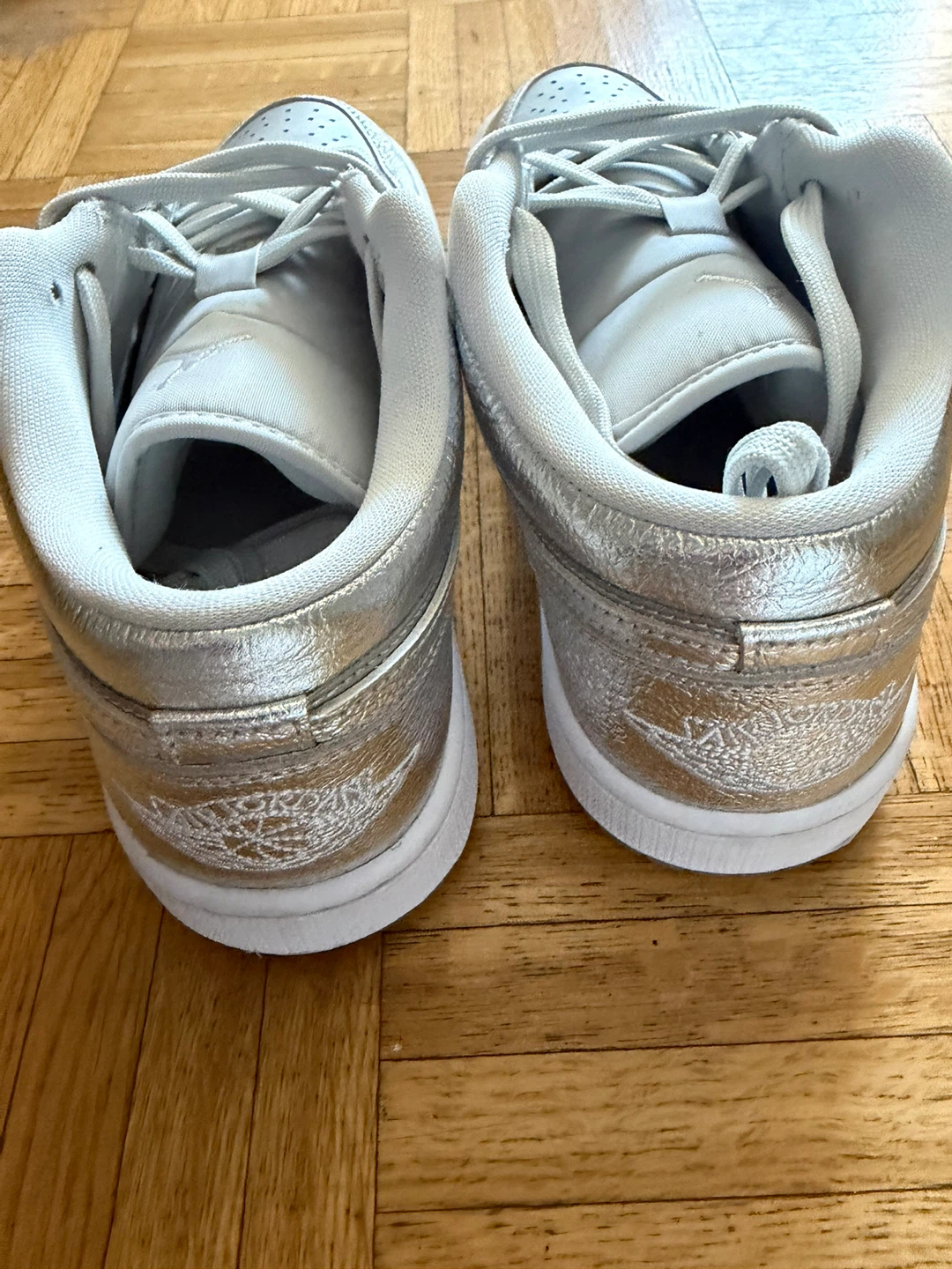 Air Jordan 1 Low SE Silver Metallic Sneakers - photo 4