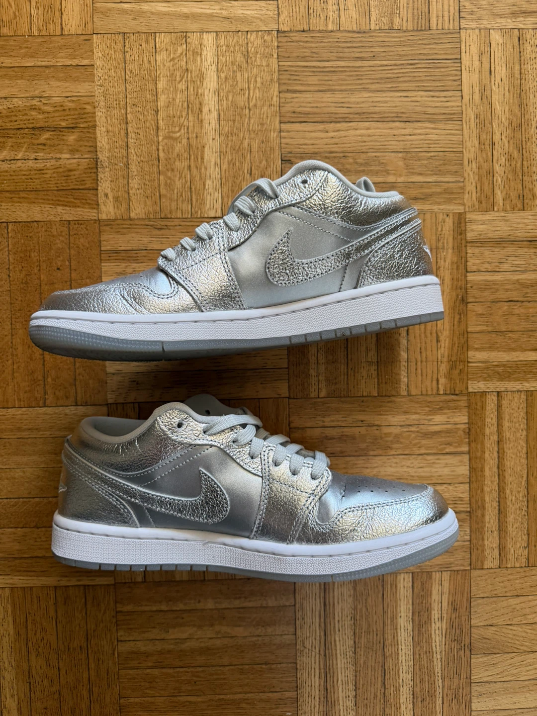 Air Jordan 1 Low SE Silver Metallic Sneakers