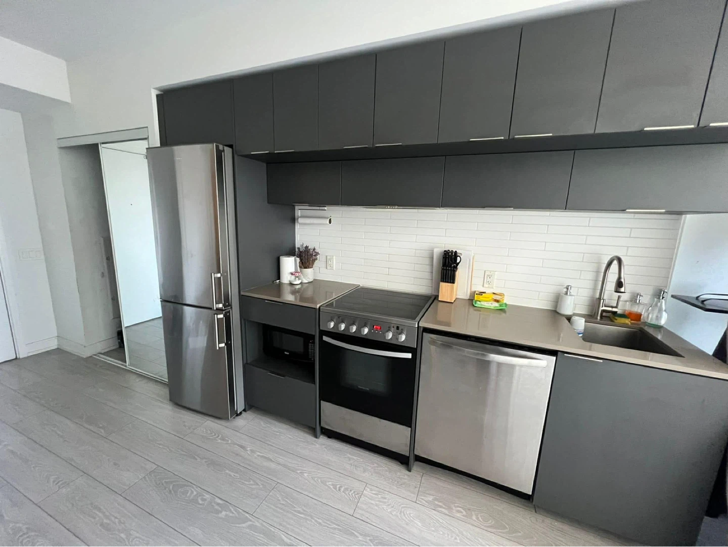 Master Room for Rent – Downtown Toronto (Dundas & Jarvis) - photo 3