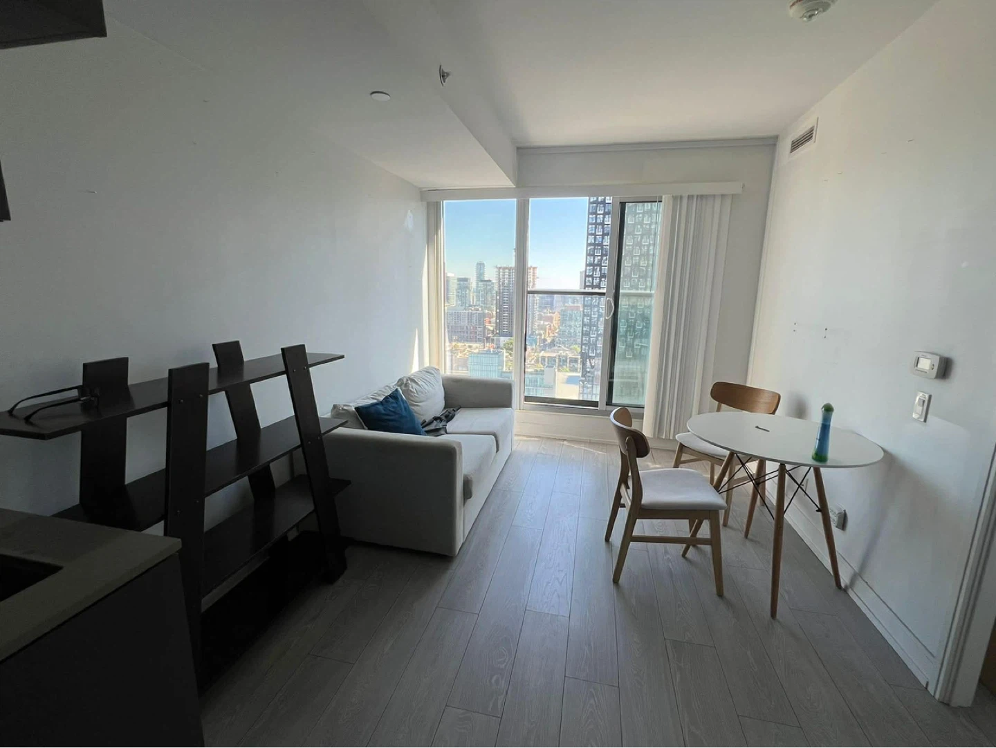 Master Room for Rent – Downtown Toronto (Dundas & Jarvis) - photo 2