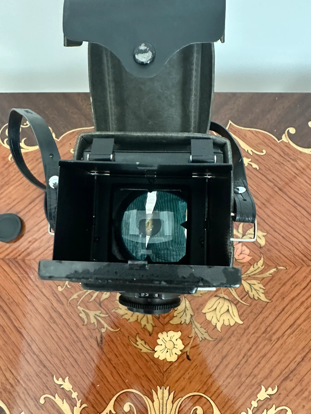 Lubitel 2 Twin Lens Reflex Camera with Case - photo 3
