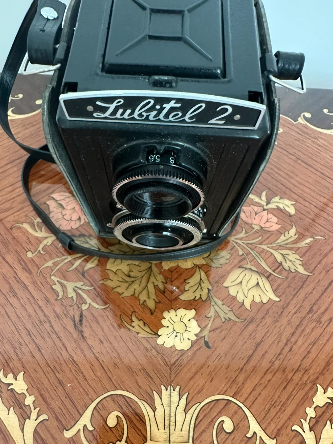 Lubitel 2 Twin Lens Reflex Camera with Case - photo 2