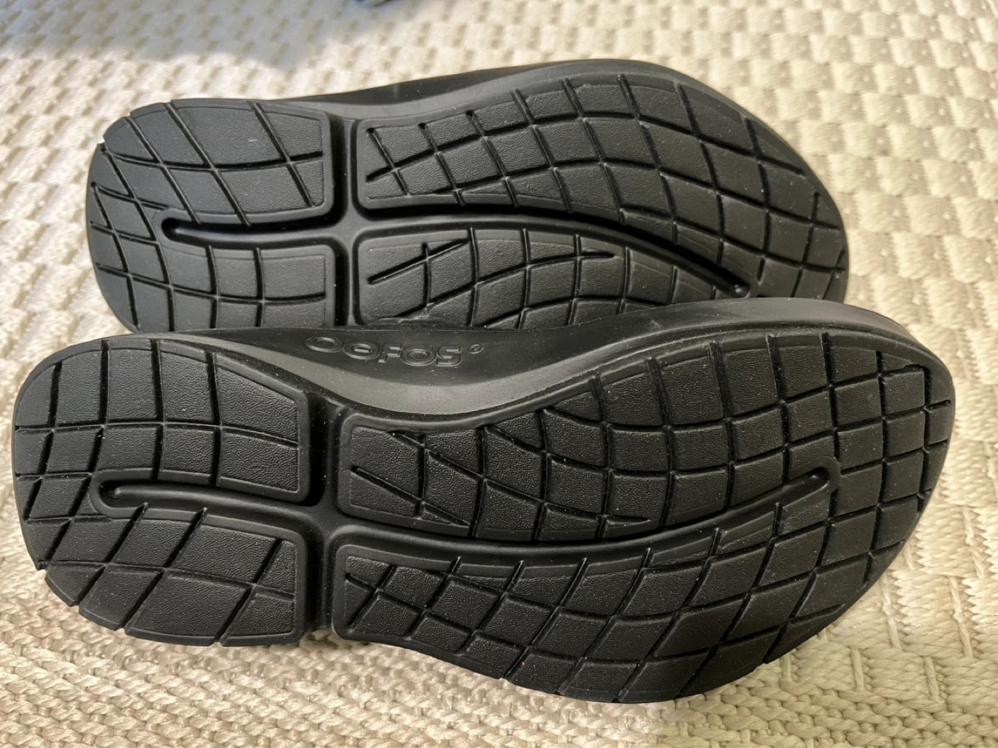 Oofos OOmg eeZee Low Shoe - photo 2