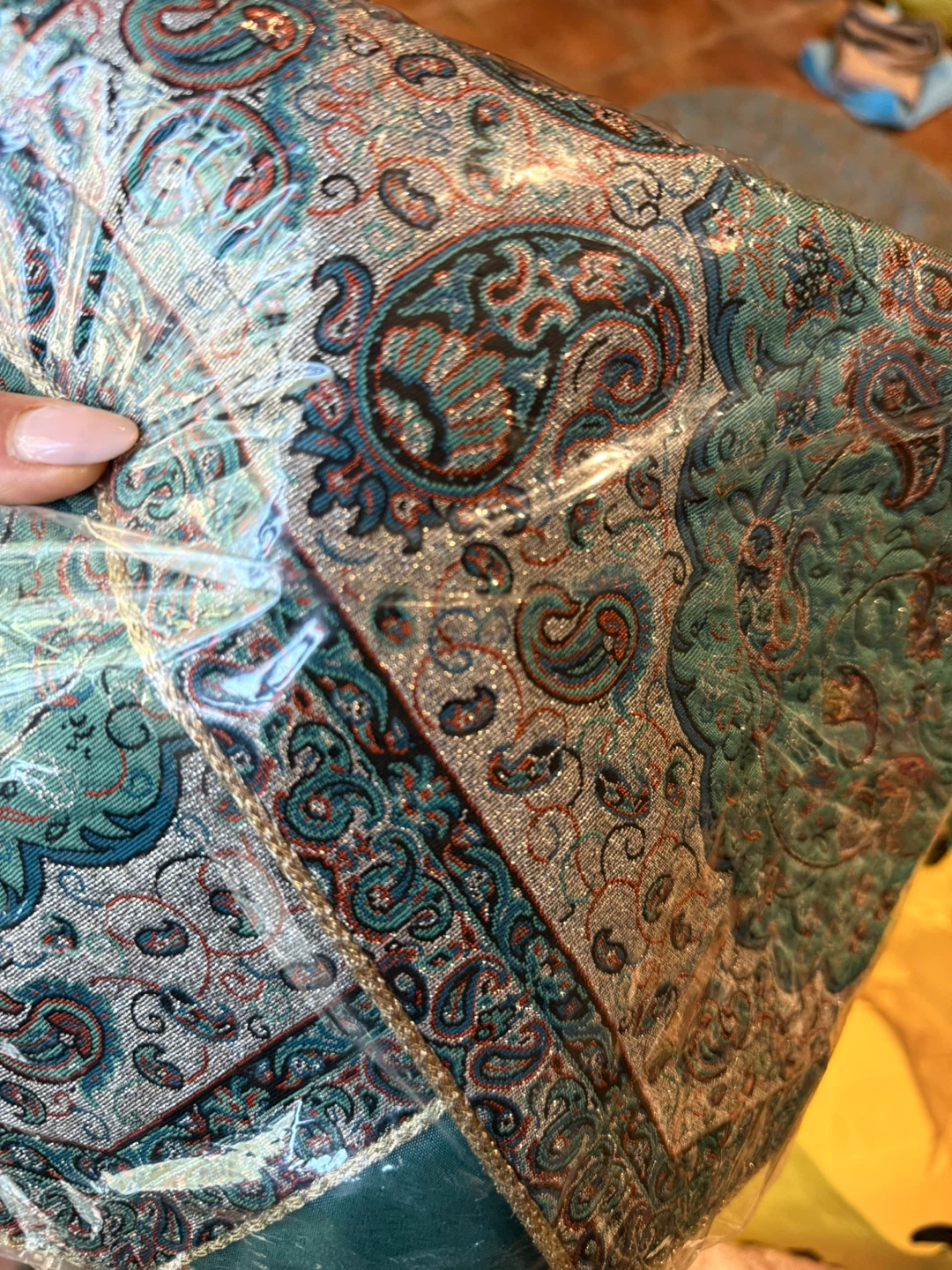 Paisley Patterned Tablecloth Set - photo 2