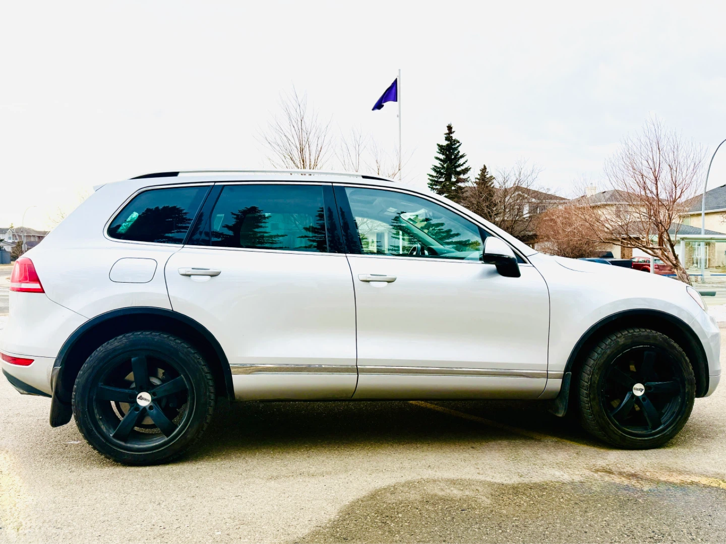 2013 Volkswagen Touareg | Cheapest price in the city - photo 2