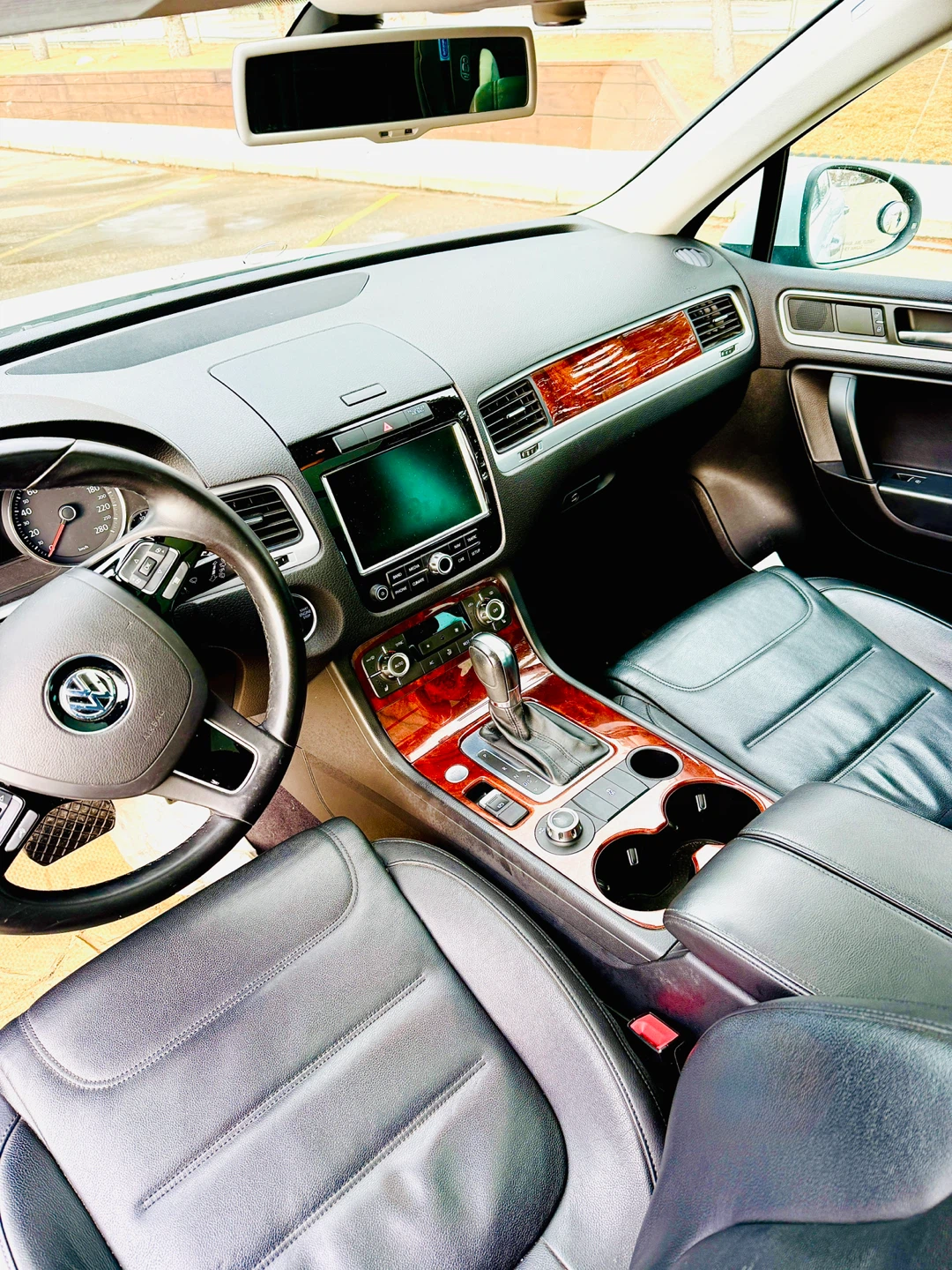 2013 Volkswagen Touareg | Cheapest price in the city - photo 4