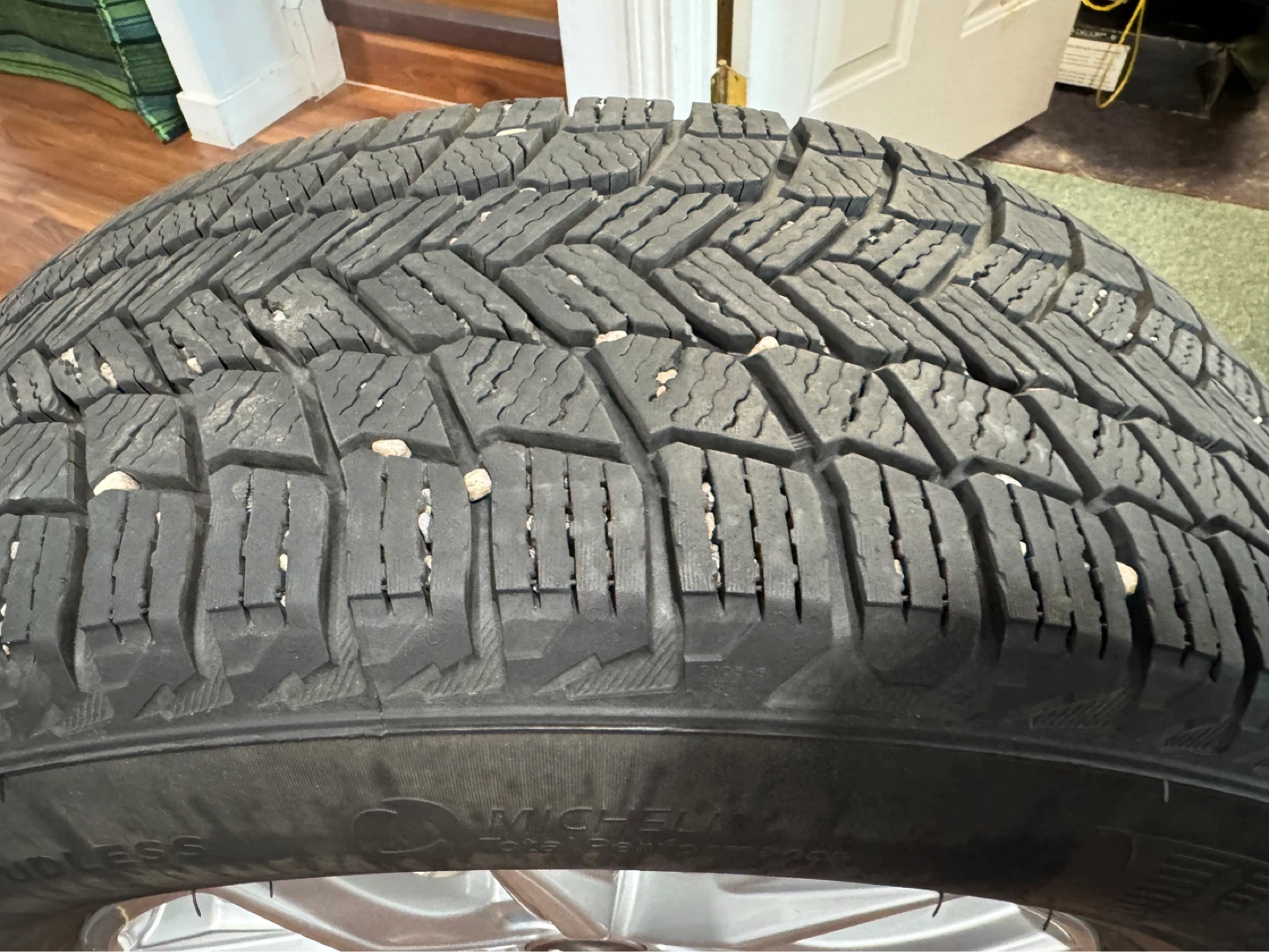 Michelin X-Ice Snow SUV Winter Tire 235/65 R17
