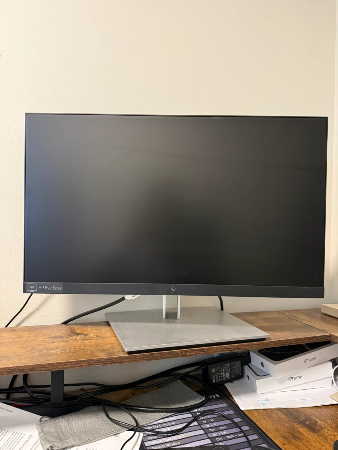2 Dell Monitor and 1 HP ( Eye Easy) monitor