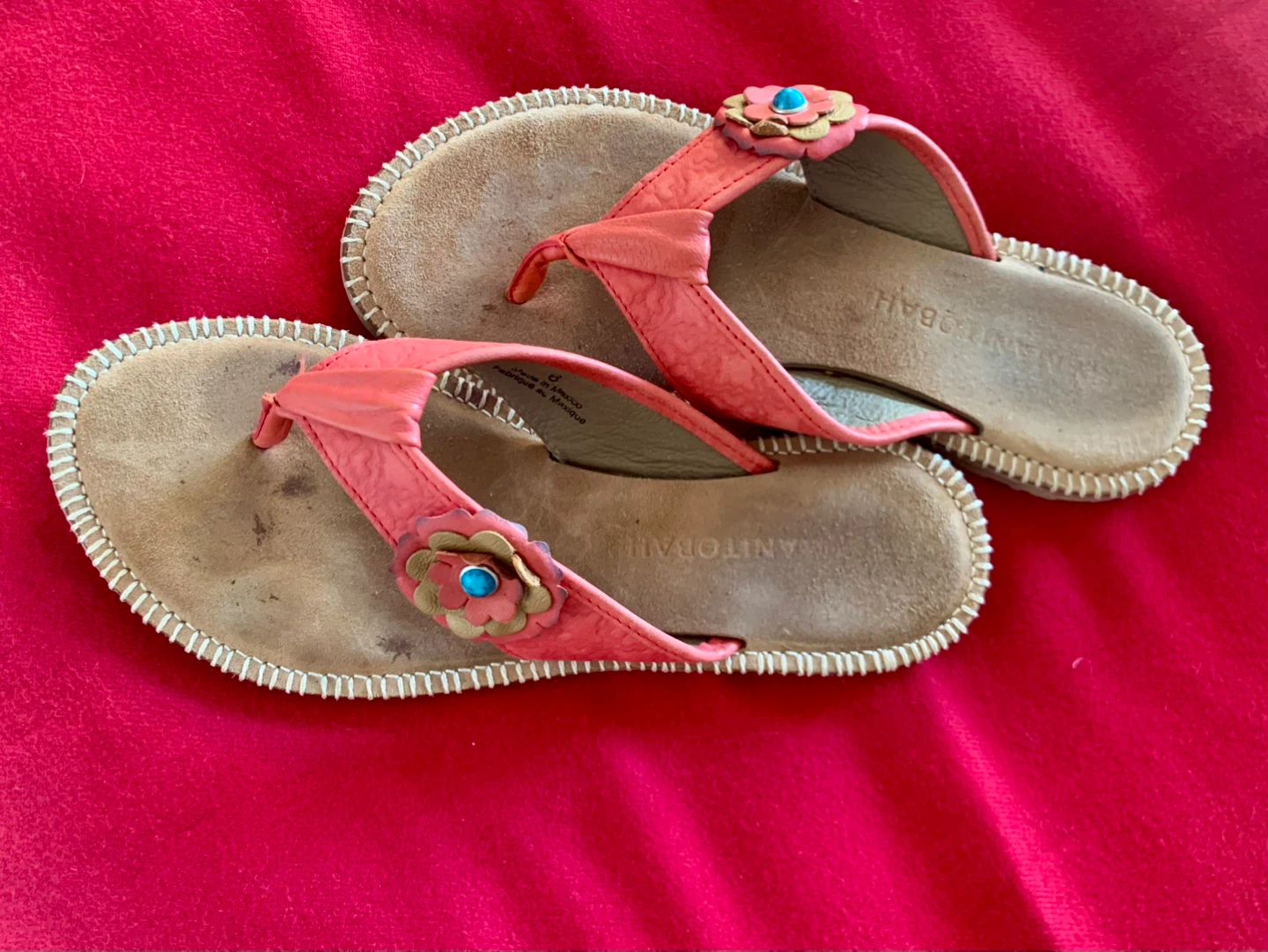 Manitobah Mukluks Red Leather Flower Sandals Size 6