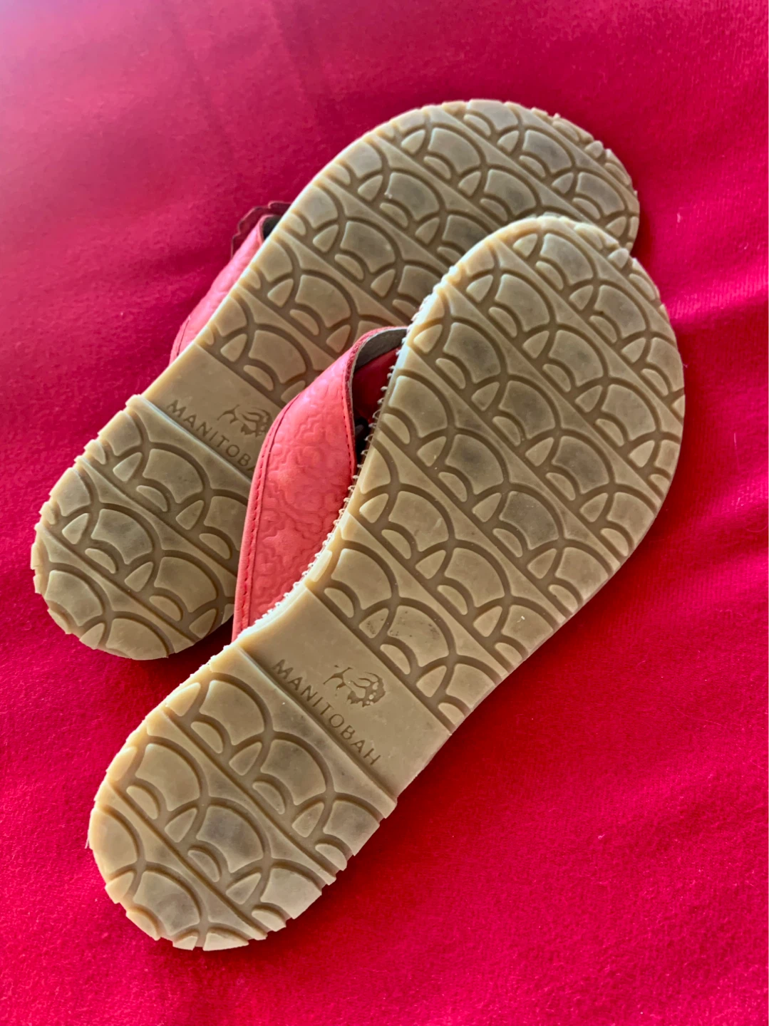 Manitobah Mukluks Red Leather Flower Sandals Size 6 - photo 4