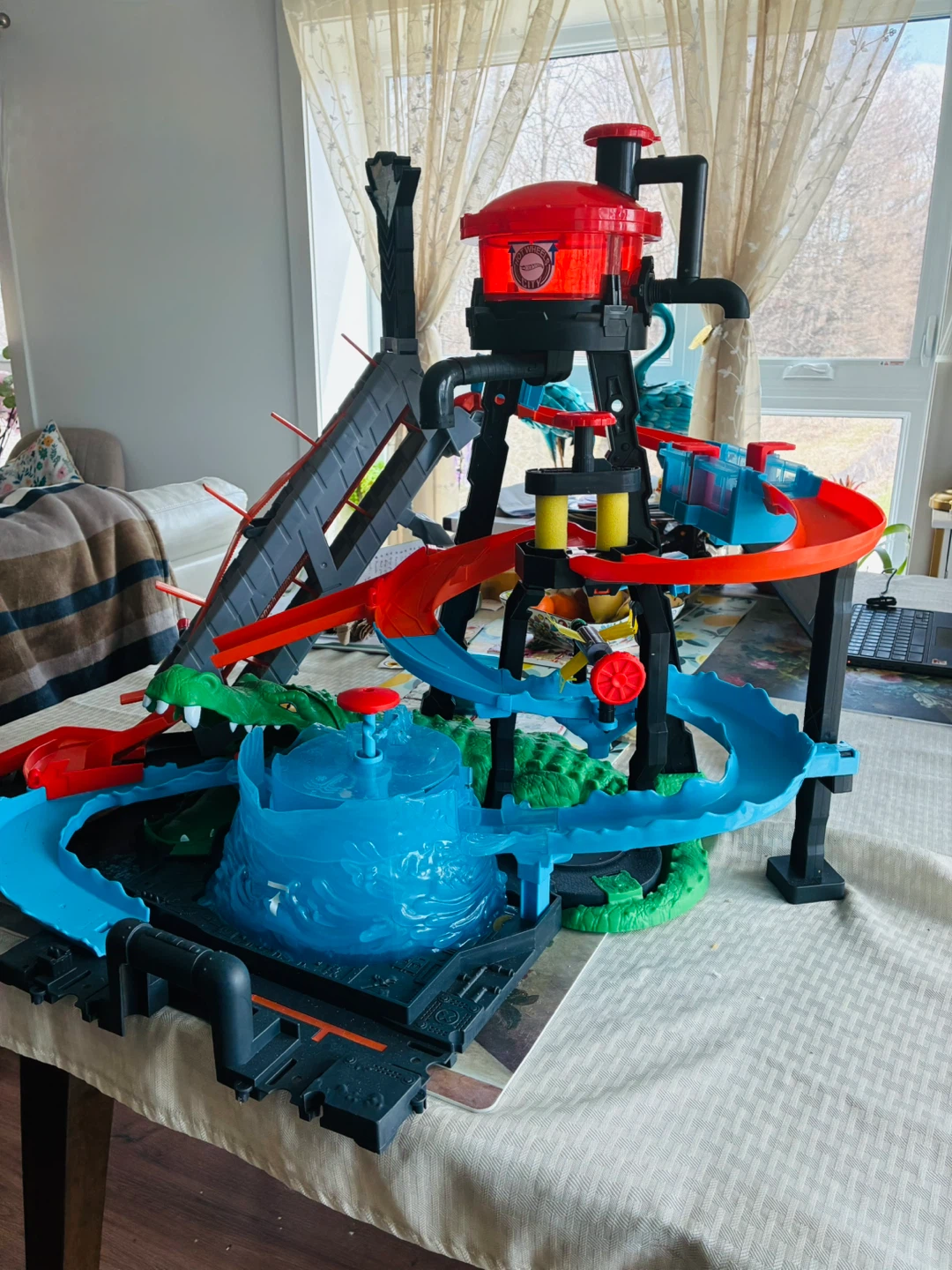 Hot Wheels Gator Car Wash Playset