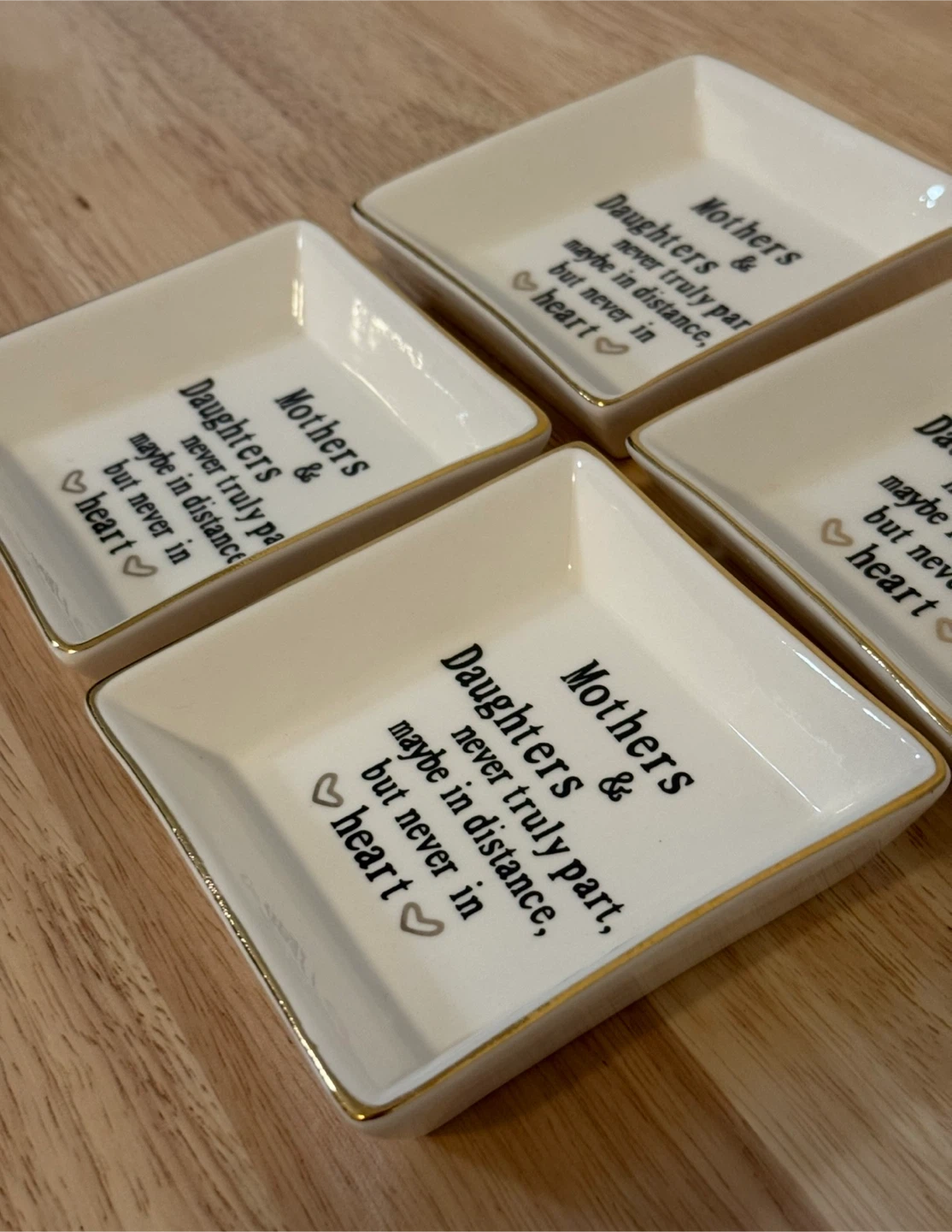 Set of 4 Ceramic Dishes - Mother Daughter Theme - photo 4