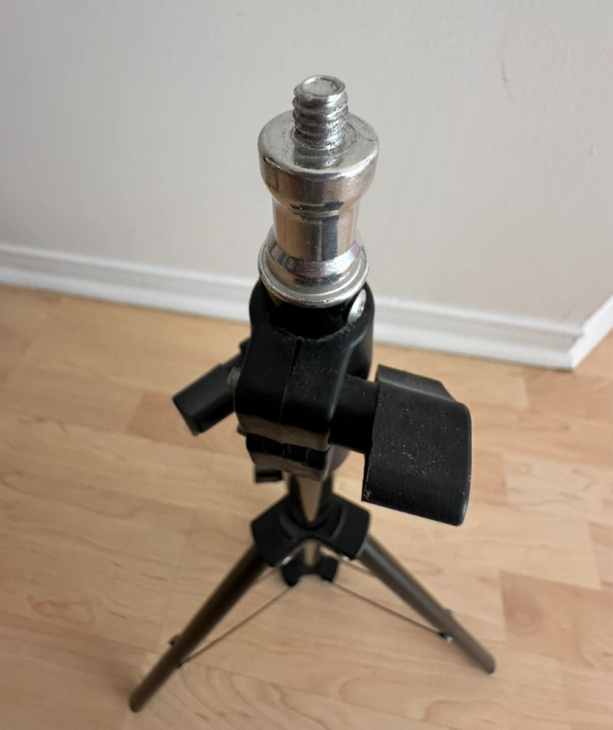 Tripod or light stand - photo 2