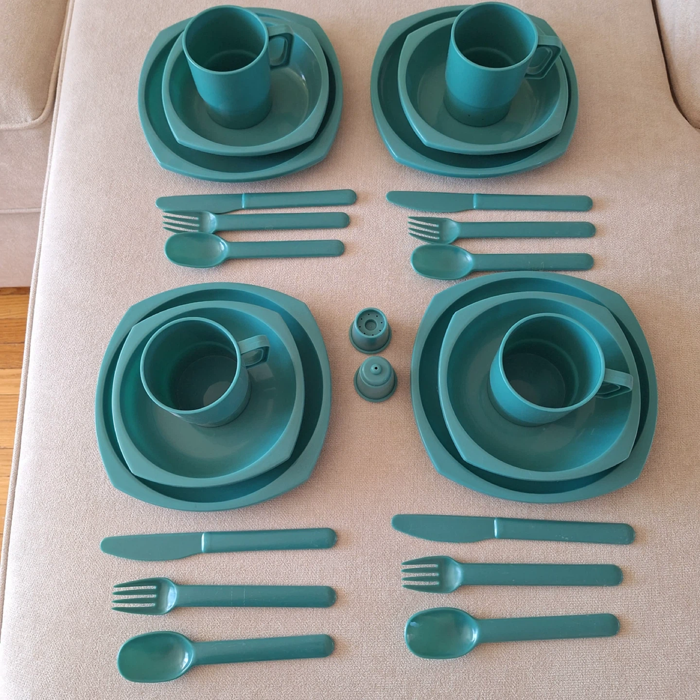 Vintage Children's Play Set 4 Person Teal Dishware
