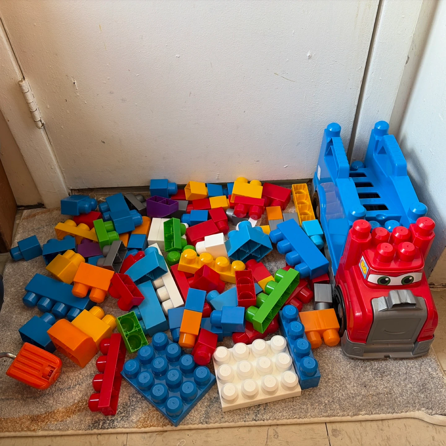 Mega blocks 86 pieces and truck