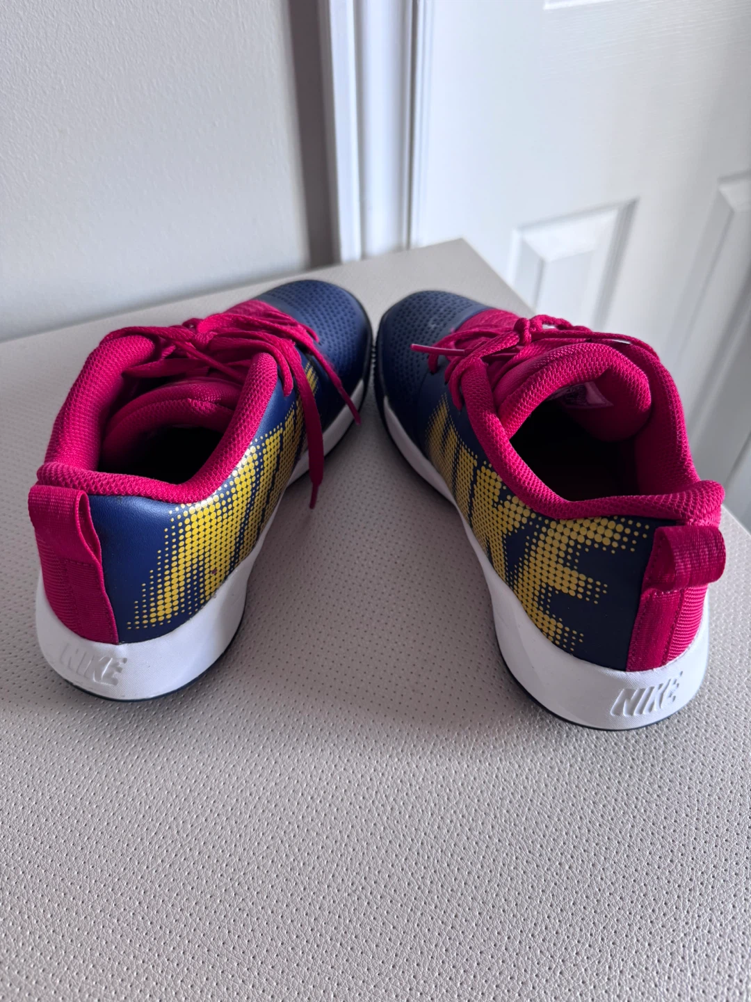 Nike Youth Shoes(Brand New)size US. 5Y - photo 2