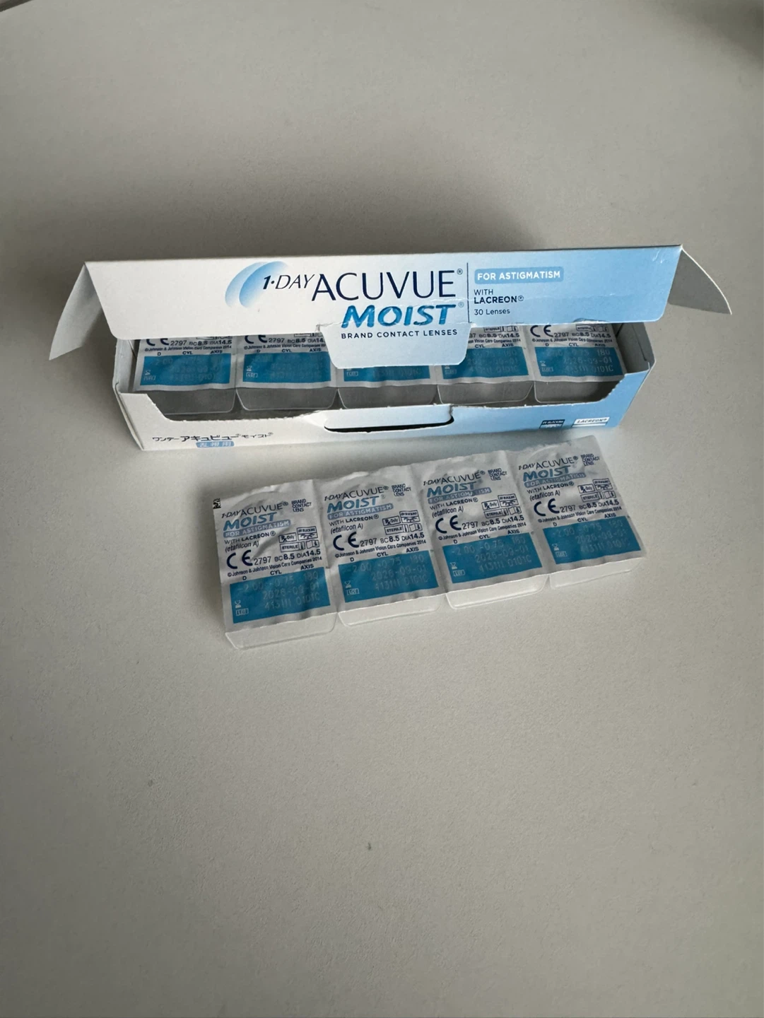 1-DAY ACUVUE MOIST Brand Contact Lenses for Astigmatism - photo 4