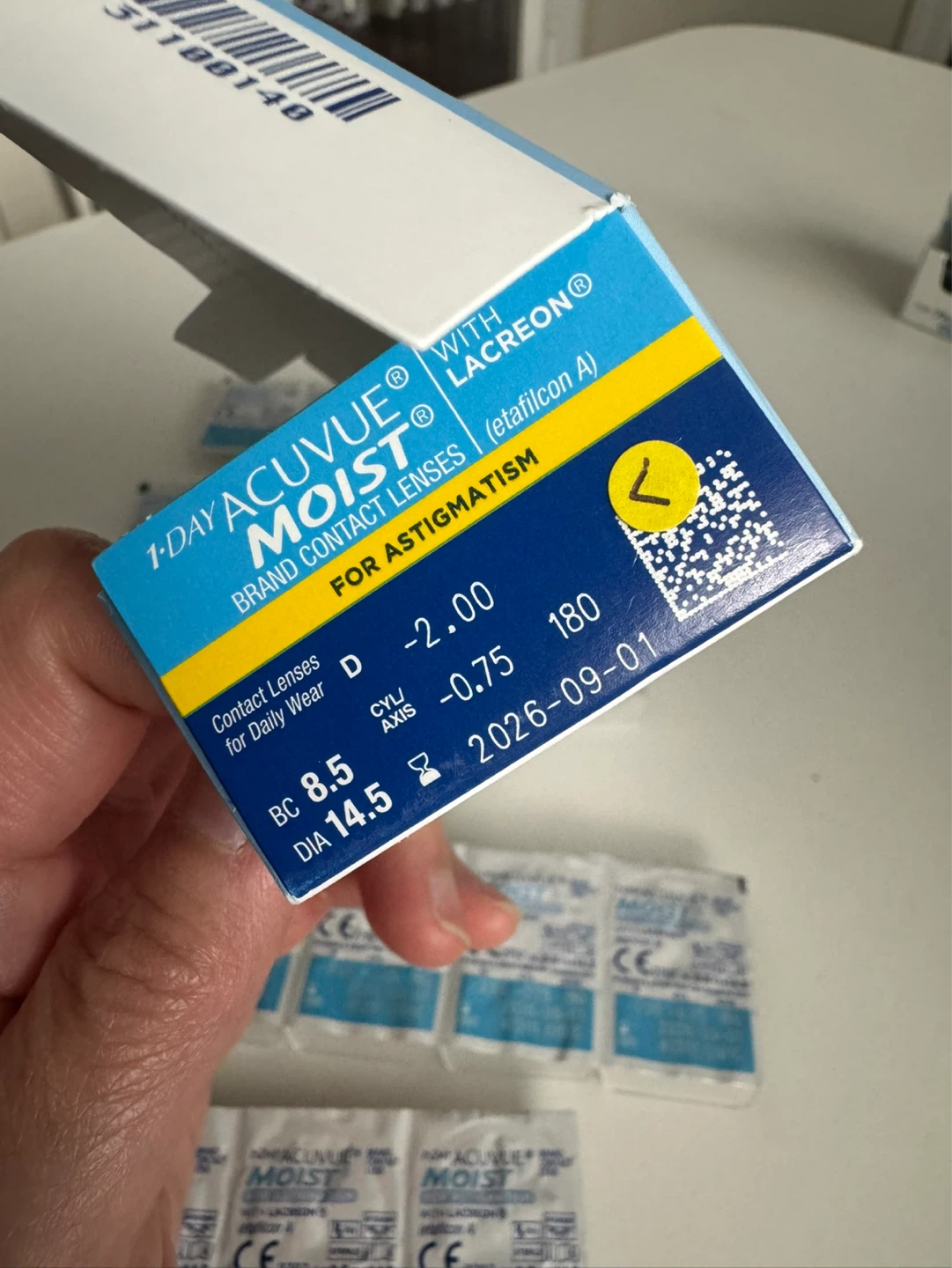 1-DAY ACUVUE MOIST Brand Contact Lenses for Astigmatism - photo 2