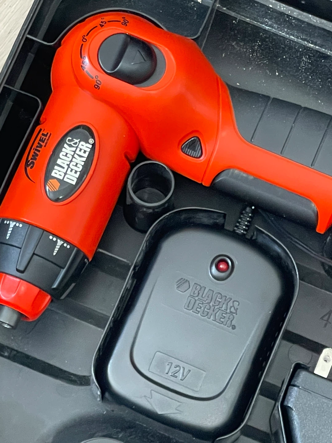 Black & Decker 12V Cordless Drill with Case and Accessories - photo 2