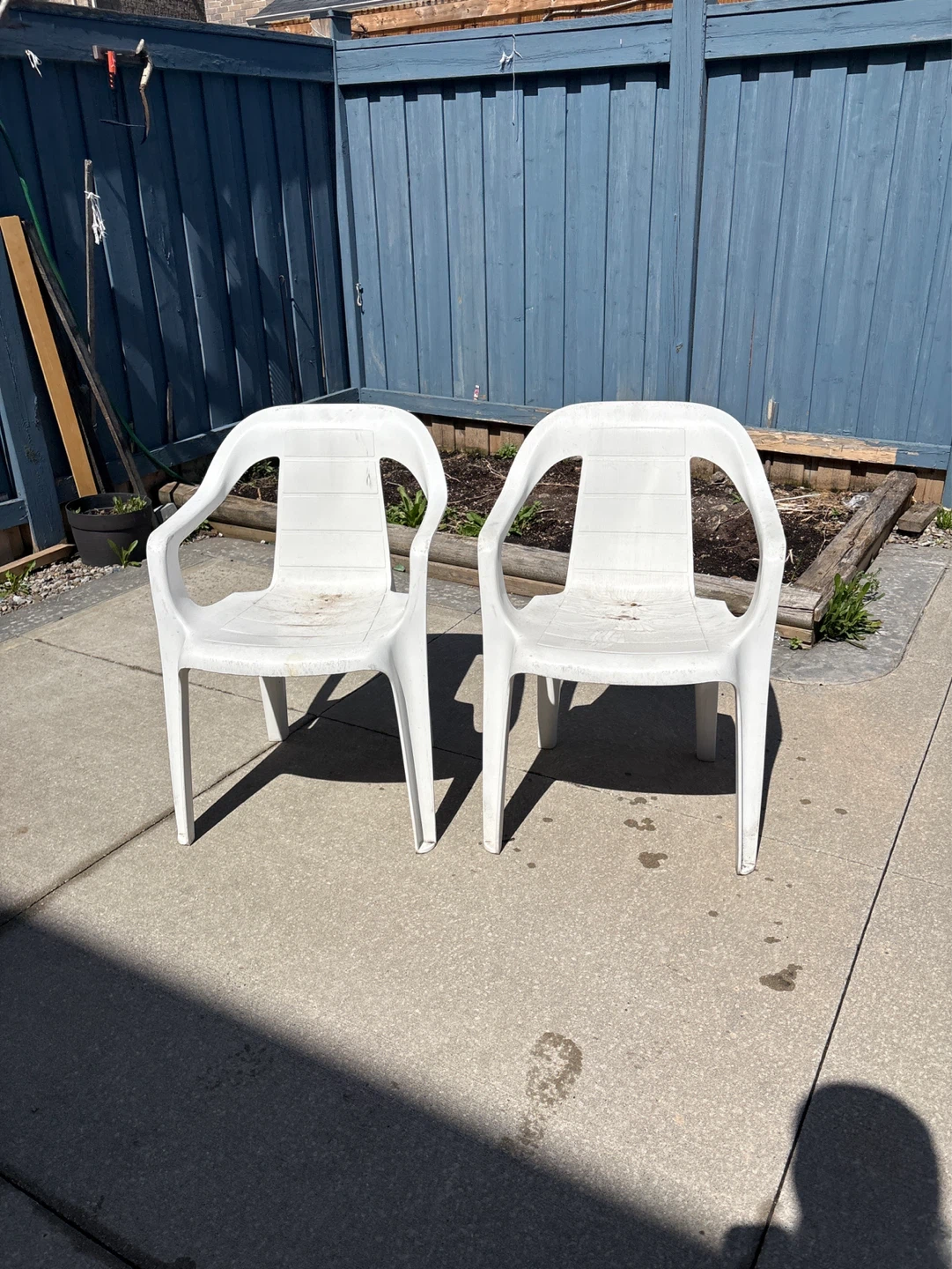 2 White Plastic Patio Chairs - photo 2
