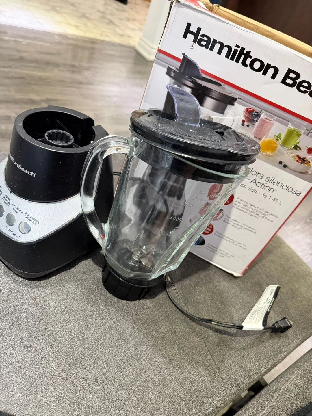 Hamilton Beach Wave-Action Blender with Glass Jar