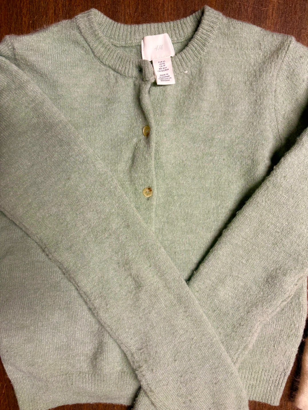 🆓 Guess Jeans cream lace-up sweater & H&M light green cardigan - photo 2