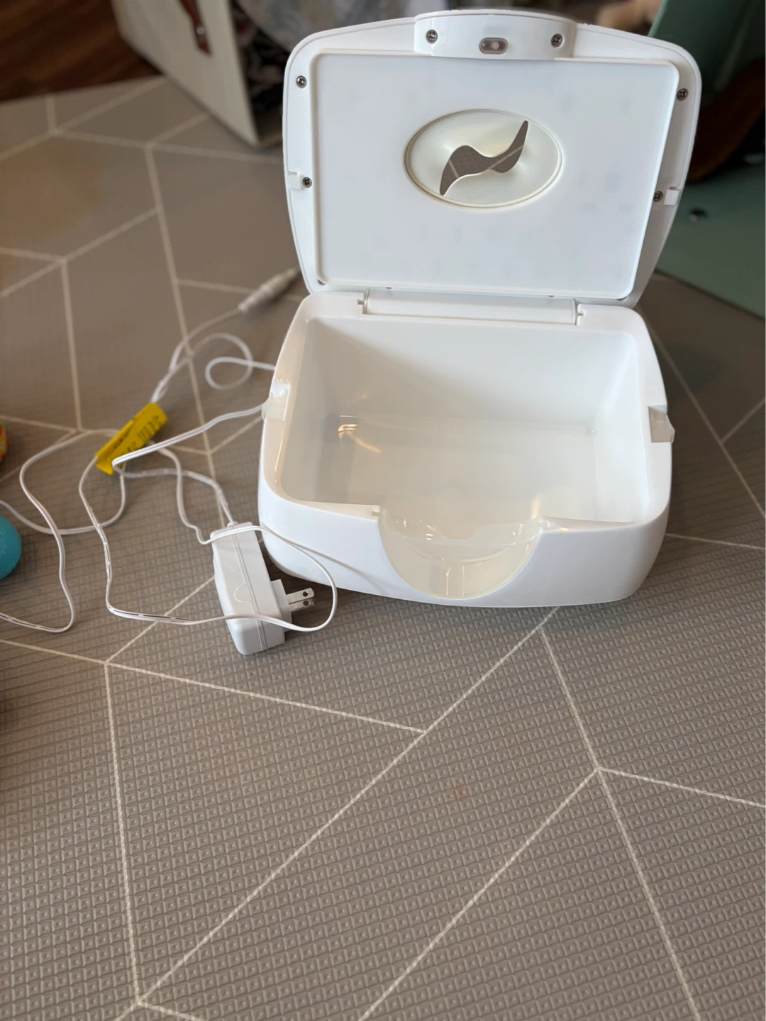 Munchkin Warm Wipe Dispenser - photo 2