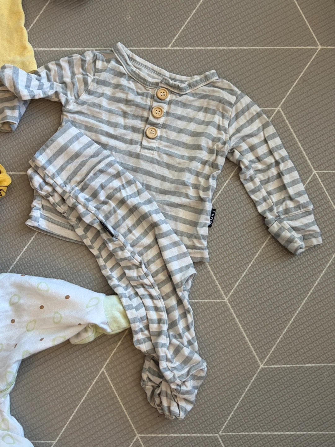 $20 bundle 3-6mo - photo 3