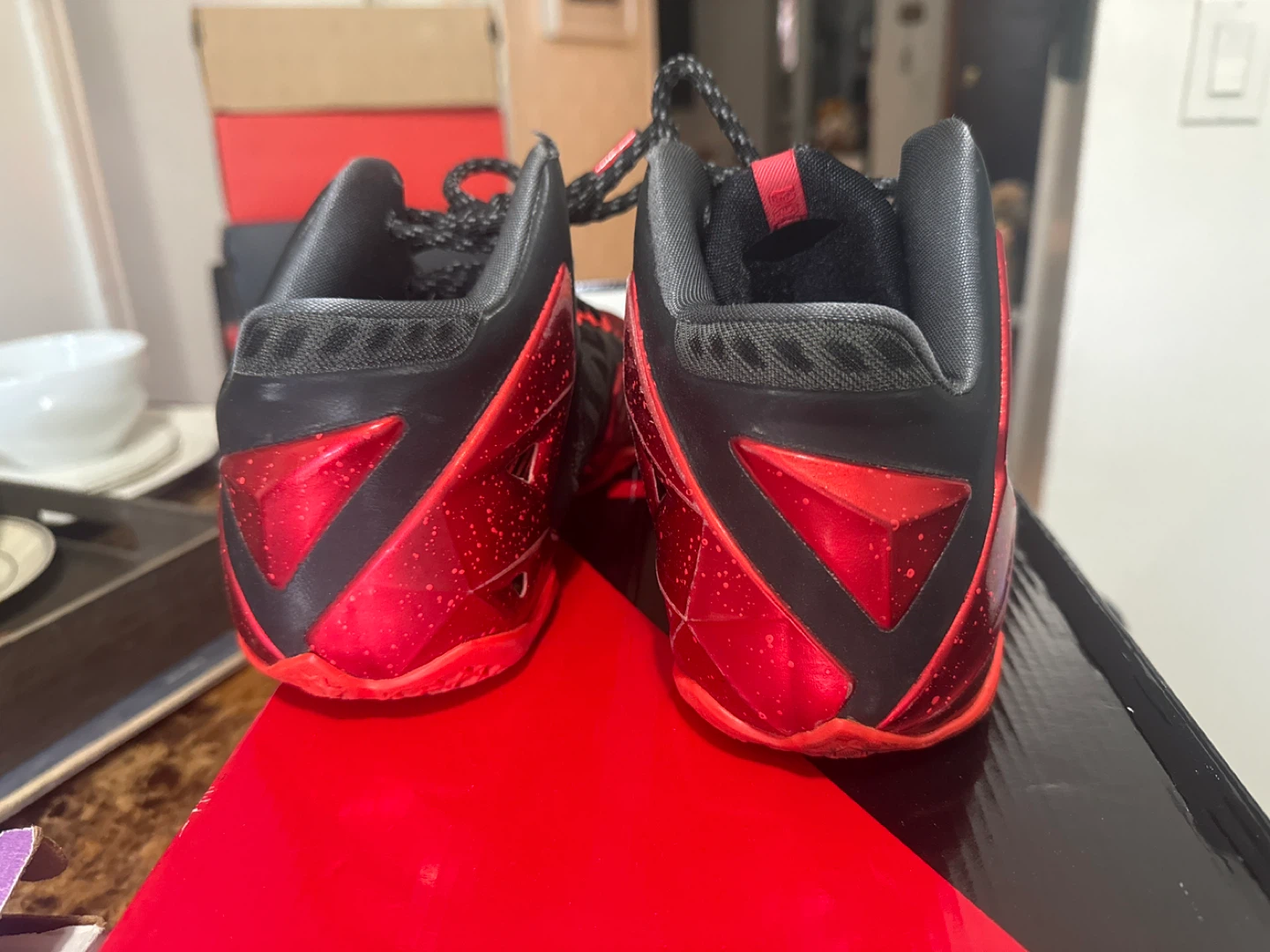 Nike LeBron XI 11 Basketball Shoes Men's Size 8 Black Red - photo 5