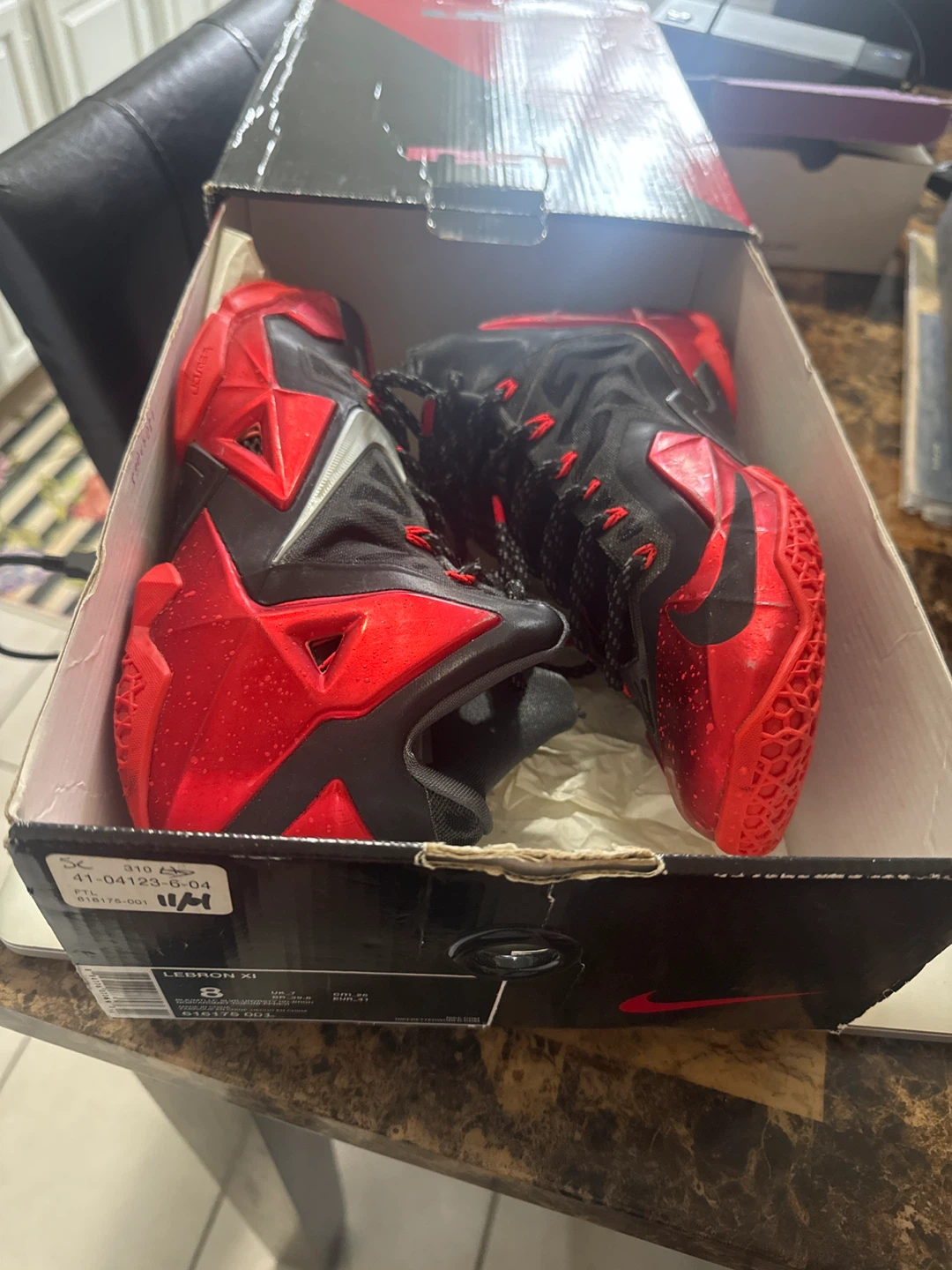Nike LeBron XI 11 Basketball Shoes Men's Size 8 Black Red