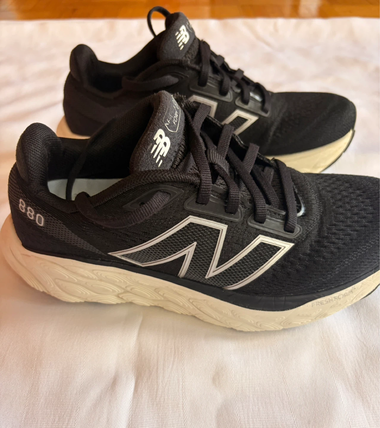 Size 5 New Balance 880 Black Running Shoes - photo 3