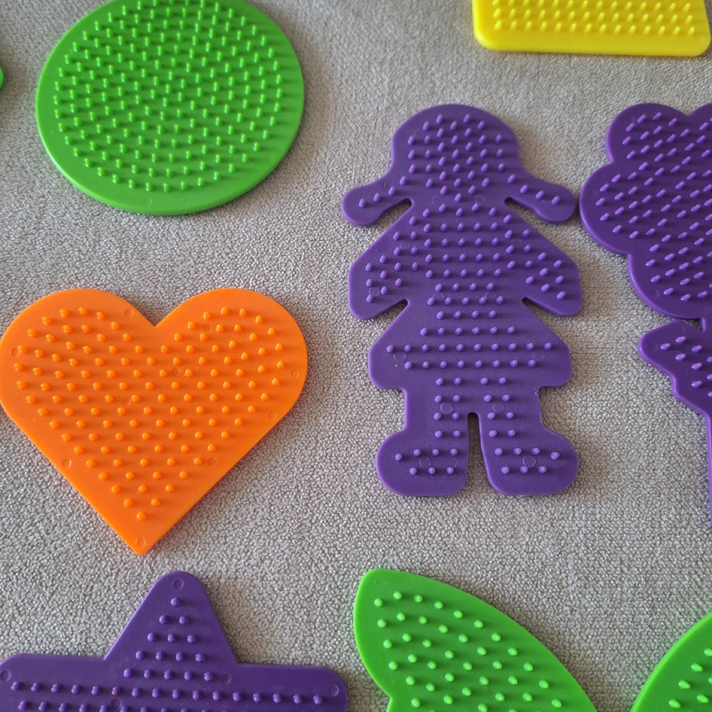 Bead Mania 8500 Beads Bucket and Funfusion 225 Beads Kit - photo 2
