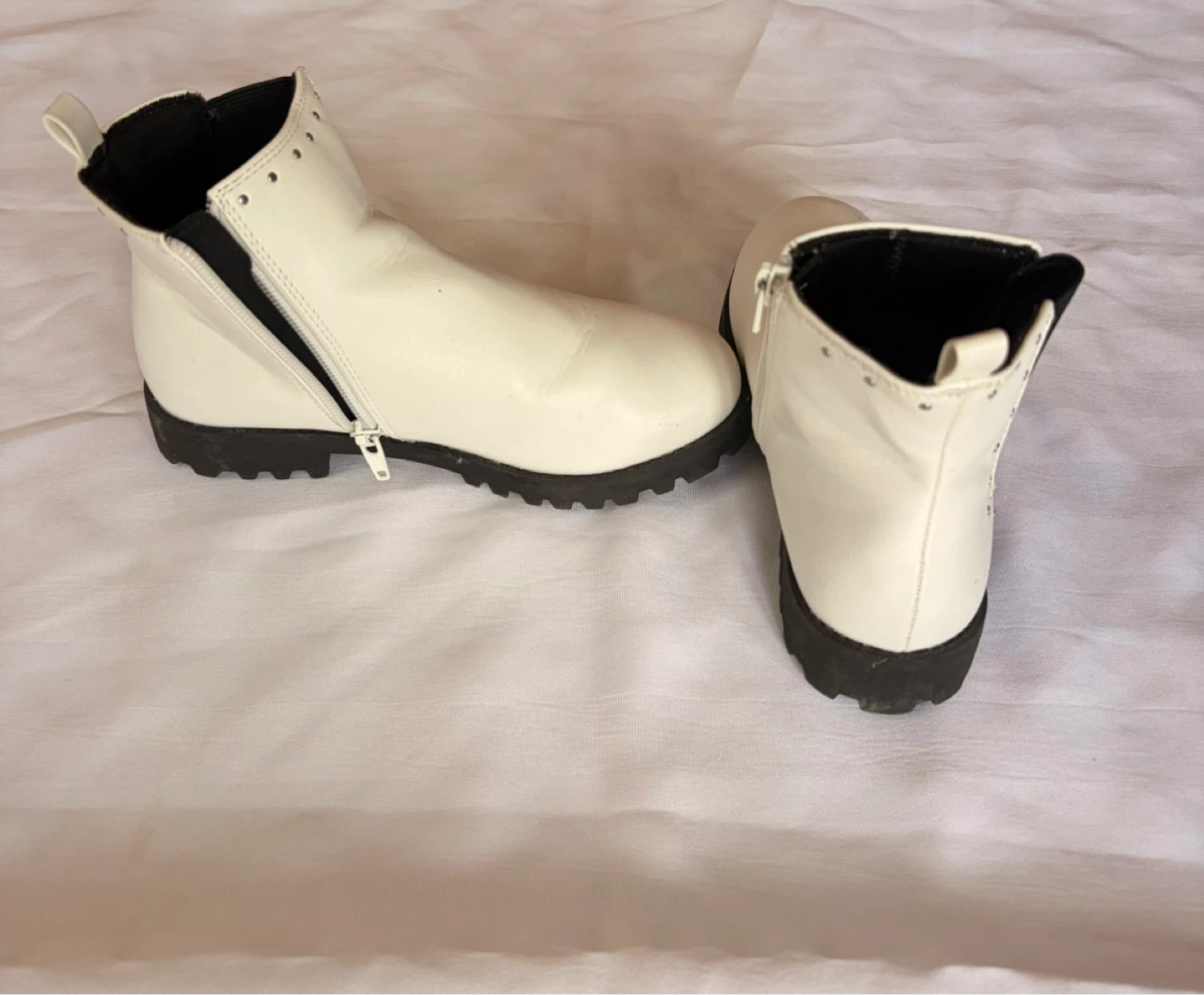 Girls size 2 - White studded ankle boots with side zipper - photo 3