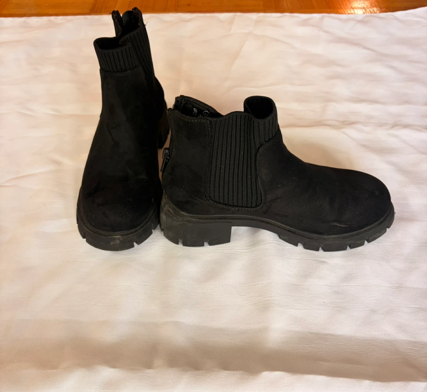 Girls size 2 - Black Faux Suede Chelsea Boots - Size 7 - photo 2