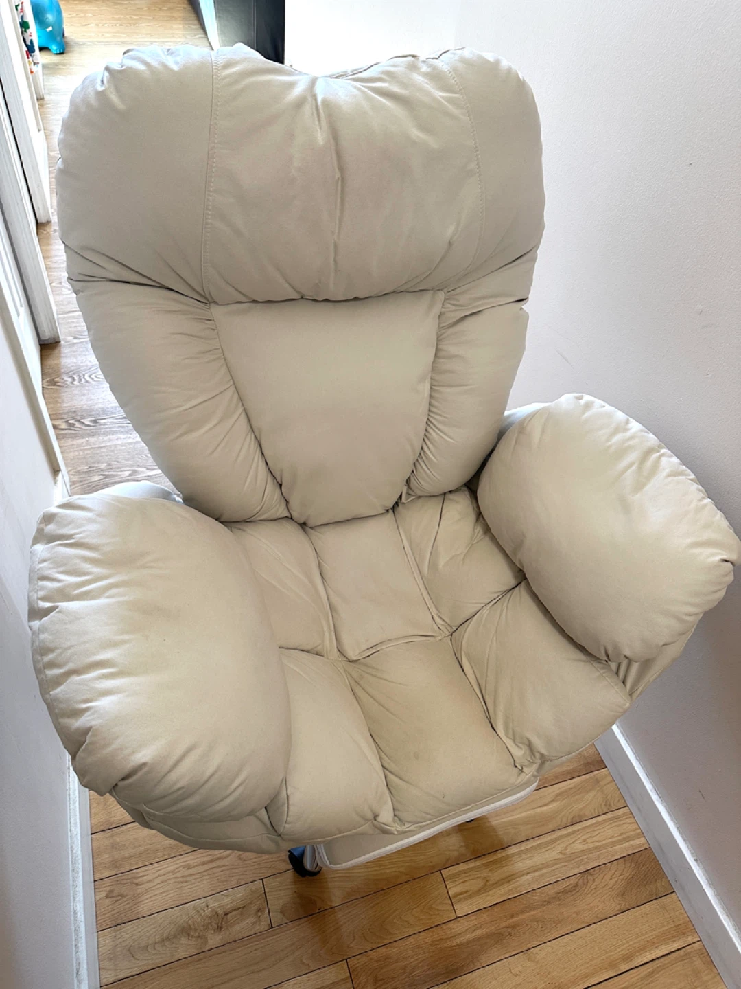 Oversized Plush Office/Gaming Chair with Foot Rest (CAN DELIVER) - photo 4