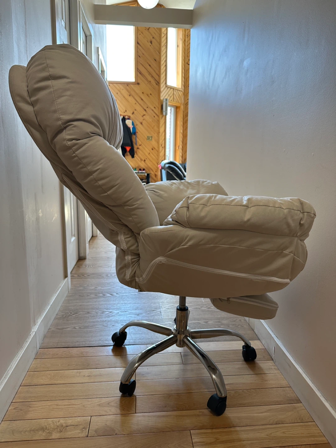 Oversized Plush Office/Gaming Chair with Foot Rest (CAN DELIVER) - photo 5
