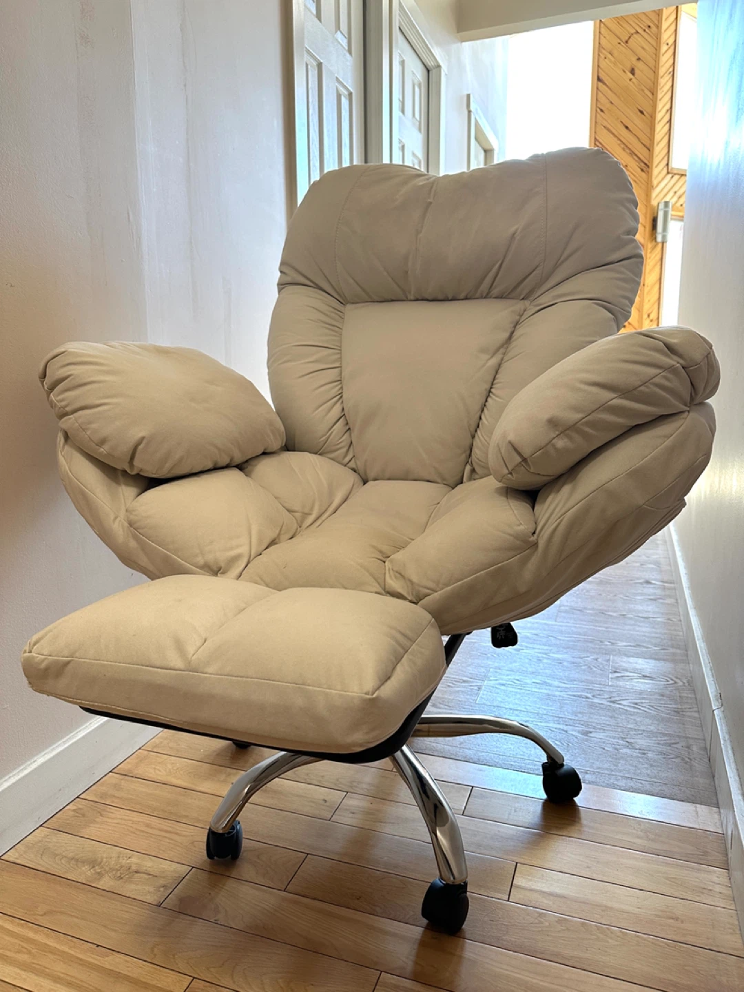 Oversized Plush Office/Gaming Chair with Foot Rest (CAN DELIVER) - photo 3