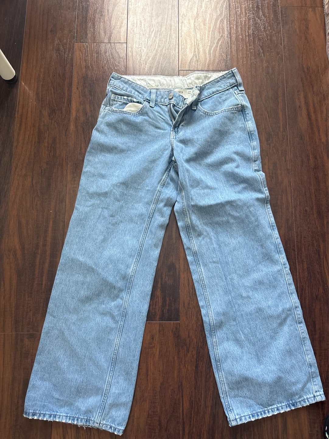 Hollister Baggy Jeans - Light Wash - Size 26 Short