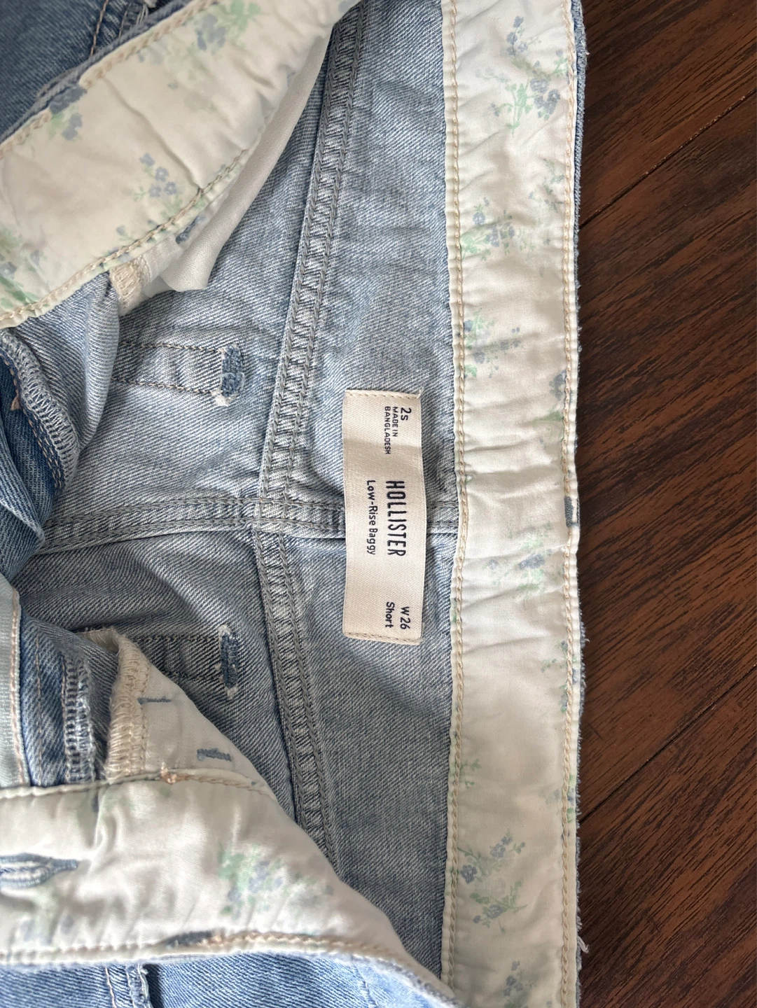 Hollister Baggy Jeans - Light Wash - Size 26 Short - photo 3