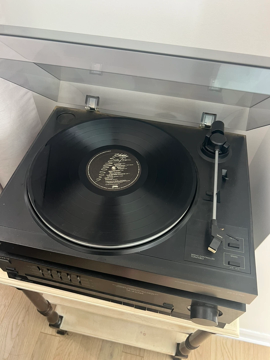 Sony Stereo Turntable System with Integrated Amplifier - photo 2