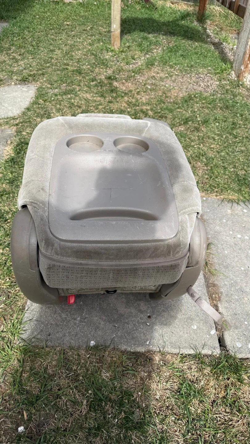 Used Toyota Seinna middle seat with Cup Holders - photo 3