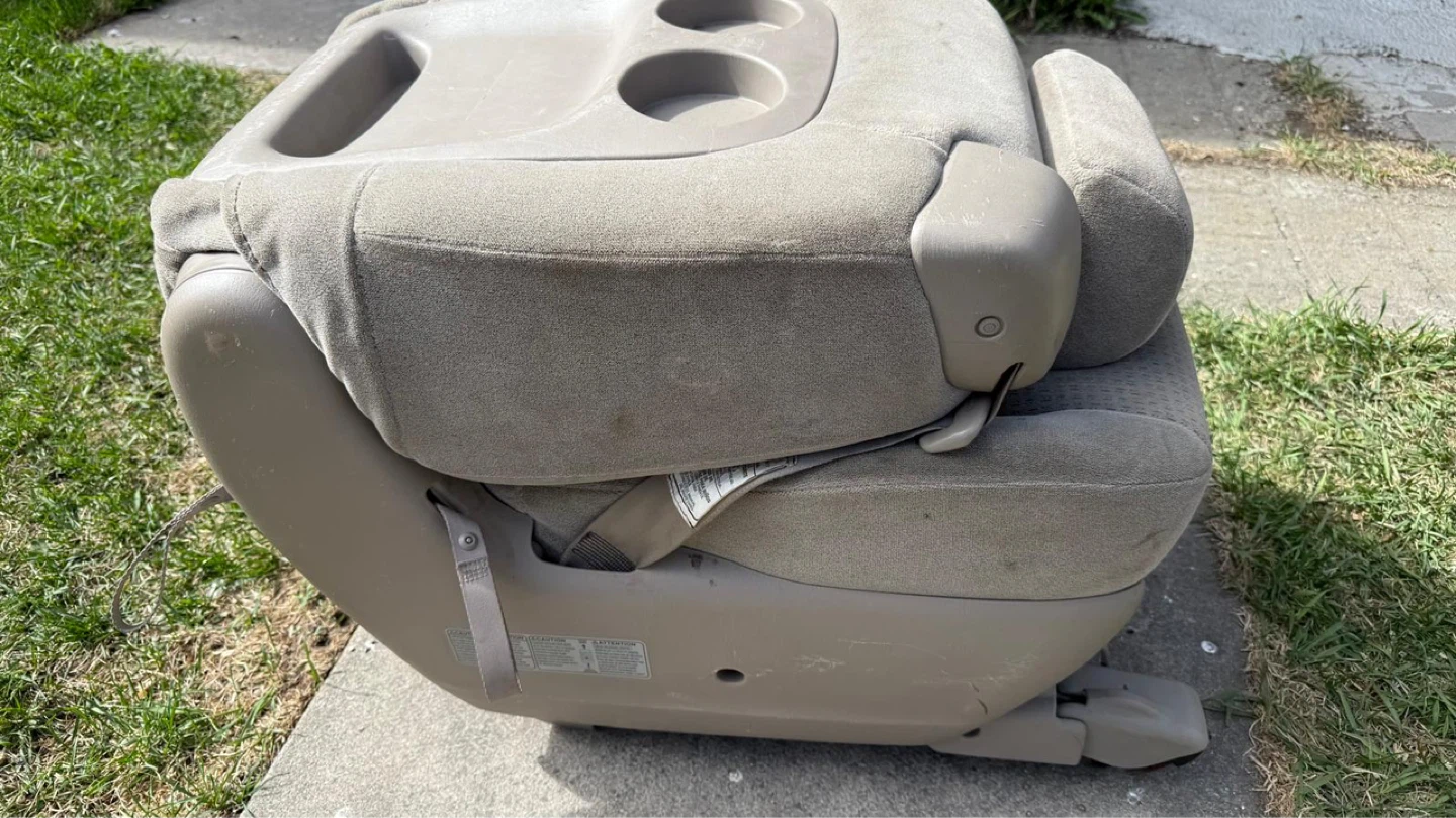 Used Toyota Seinna middle seat with Cup Holders - photo 4