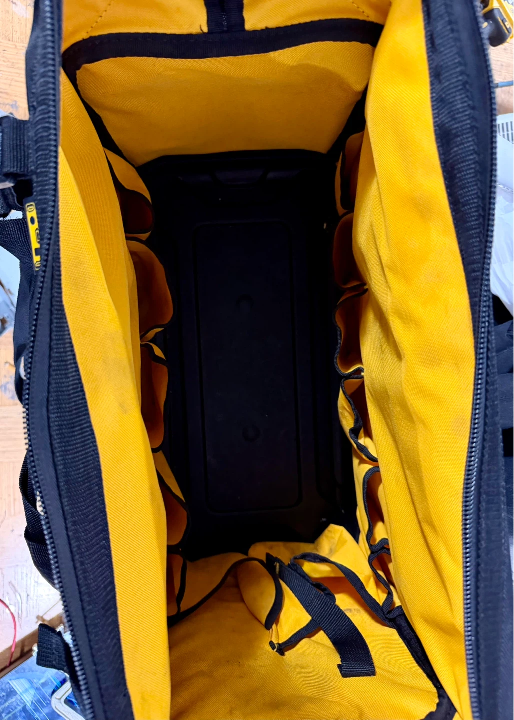 DEWALT 20 in. Pro Open Mouth Tool Bag (model DWST560104) - photo 4