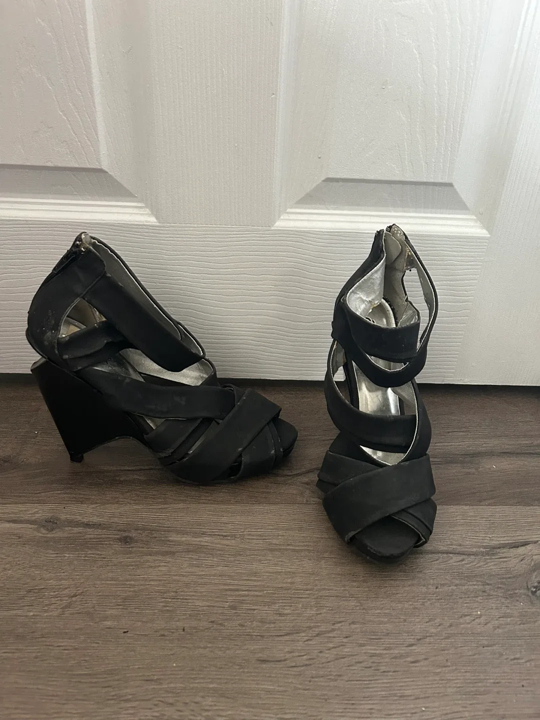 Qupid Black Wedge Sandals